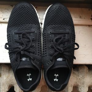 NEVER WORN Under Armour Sneakers